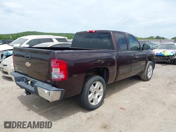 ✅ 2008 Chevrolet Silverado 1500 • VIN: 1GCEC19Y28Z298330 • Lot: 42272489. Wystawiony na IAAI z przebiegiem 97 076 mil. Bezpłatny archiwum sprzedaży aukcyjnych z USA i szczegółowy raport historii pojazdu na DreamBid. Zdjęcie 4.