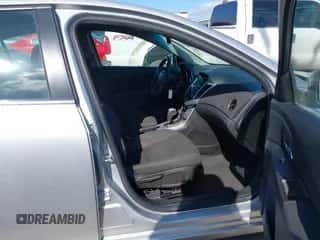 2016 Chevrolet Cruze LT z VIN 1G1PE5SB7G7208236, wystawiony jako IAAI lot #43170098 z przebiegiem 160 908 mil mil oraz . Historia ofert i sprzedaży dostępna na DreamBid. Obrazek 5.