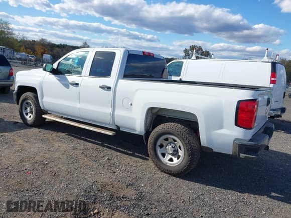 2019 Chevrolet Silverado 1500 Work Truck z VIN 2GCVKNEC3K1161465, wystawiony jako IAAI lot #43477960 z przebiegiem 83 919 mil mil oraz . Historia ofert i sprzedaży dostępna na DreamBid. Obrazek 3.