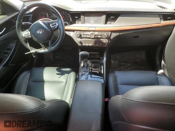 ✅ 2017 Kia Cadenza Premium • VIN: KNALB4J18H5044846 • Lot: 83874995. Wystawiony na Copart z przebiegiem 97 411 mil. Bezpłatny archiwum sprzedaży aukcyjnych z USA i szczegółowy raport historii pojazdu na DreamBid. Zdjęcie 8.