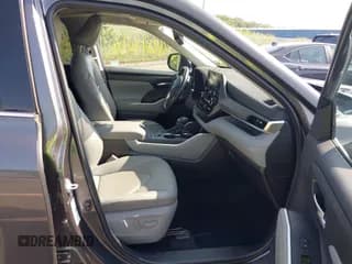 ✅ 2021 Toyota Highlander XLE • VIN: 5TDGZRBH4MS558710 • Lot: 42817606. Wystawiony na IAAI z przebiegiem 35 205 mil. Bezpłatny archiwum sprzedaży aukcyjnych z USA i szczegółowy raport historii pojazdu na DreamBid. Zdjęcie 5.