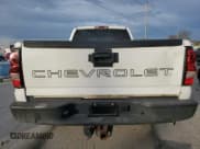 ✅ 2006 Chevrolet Silverado 2500HD Work Truck • VIN: 1GCHK29226E117541 • Лот: 85210894. Опубликован ранее на Copart с пробегом 323 223 миль. Бесплатный доступ к архиву аукционных продаж из США и подробный отчёт об истории автомобиля на DreamBid. Изображение 6.