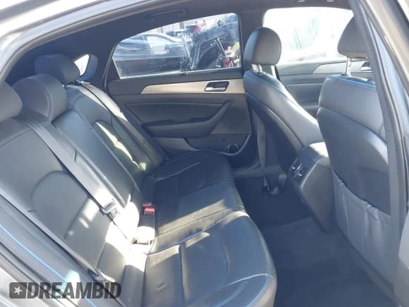 ✅ 2018 Hyundai Sonata Limited • VIN: 5NPE34AB9JH613811 • Lot: 43575587. Wystawiony na IAAI z przebiegiem 108 606 mil. Bezpłatny archiwum sprzedaży aukcyjnych z USA i szczegółowy raport historii pojazdu na DreamBid. Zdjęcie 8.