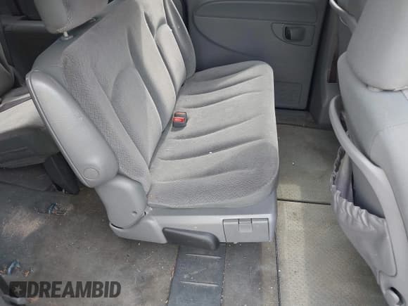 ✅ 2005 Dodge Caravan SE • VIN: 1D4GP24R35B391965 • Lot: 43308146. Wystawiony na IAAI z przebiegiem 237 734 mil. Bezpłatny archiwum sprzedaży aukcyjnych z USA i szczegółowy raport historii pojazdu na DreamBid. Zdjęcie 8.