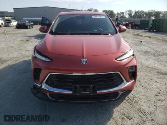 ✅ 2024 Buick Encore GX Preferred • VIN: KL4AMCSL0RB023839 • Lot: 62951965. Wystawiony na Copart z przebiegiem 9 804 mil. Bezpłatny archiwum sprzedaży aukcyjnych z USA i szczegółowy raport historii pojazdu na DreamBid. Zdjęcie 5.