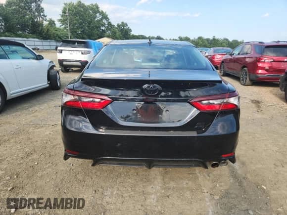 2022 Toyota Camry SE z VIN 4T1G11BK6NU058190, wystawiony jako Copart lot #64806315 z przebiegiem 32 091 mil mil oraz Szkoda całkowita • Salvage title. Historia ofert i sprzedaży dostępna na DreamBid. Obrazek 6.