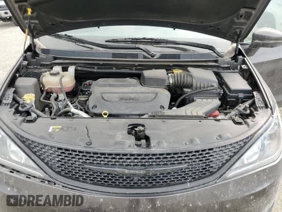 ✅ 2019 Chrysler Pacifica Limited • VIN: 2C4RC1GG2KR700991 • Lot: 71122535. Listed on Copart with 94,168 mi. Free auction sales archive from the USA and detailed vehicle history report at DreamBid. Image 12.