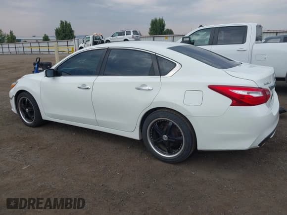 ✅ 2016 Nissan Altima SV • VIN: 1N4AL3APXGC210404 • Lot: 43084208. Listed on IAAI with 158,881 mi. Free auction sales archive from the USA and detailed vehicle history report at DreamBid. Image 3.