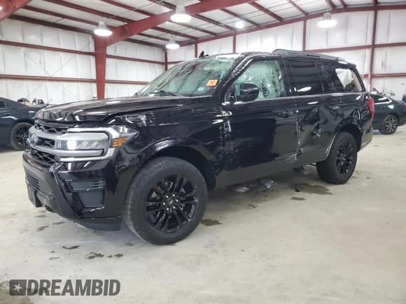 ✅ 2022 Ford Expedition XLT • VIN: 1FMJU1JT7NEA62332 • Lot: 61977355. Wystawiony na Copart z przebiegiem 60 701 mil. Bezpłatny archiwum sprzedaży aukcyjnych z USA i szczegółowy raport historii pojazdu na DreamBid. Zdjęcie 1.