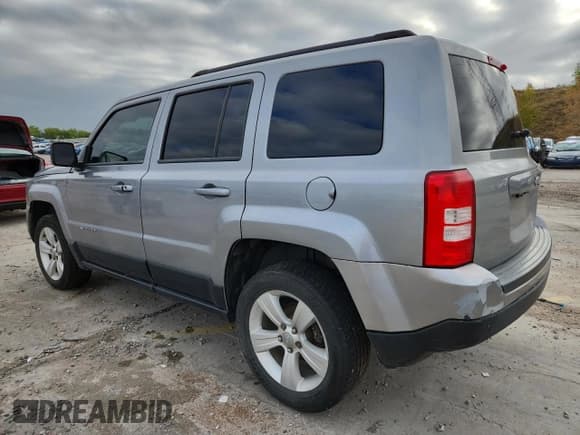 ✅ 2015 Jeep Patriot Latitude • VIN: 1C4NJRFB8FD202490 • Lot: 82307525. Listed on Copart with 138,440 mi. Free auction sales archive from the USA and detailed vehicle history report at DreamBid. Image 2.
