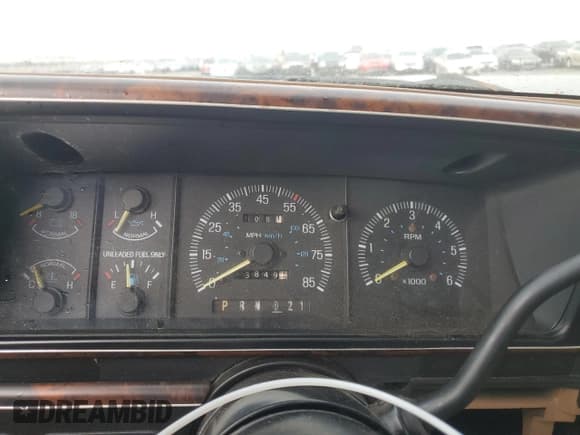 ✅ 1991 Ford F-250 • VIN: 1FTHX26G1MKB21130 • Lot: 42222245. Listed on Copart with 13,849 mi. Free auction sales archive from the USA and detailed vehicle history report at DreamBid. Image 9.