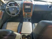 ✅ 2008 Ford Explorer Eddie Bauer • VIN: 1FMEU74E58UB13919 • Lot: 93882745. Wystawiony na Copart z przebiegiem 212 586 mil. Bezpłatny archiwum sprzedaży aukcyjnych z USA i szczegółowy raport historii pojazdu na DreamBid. Zdjęcie 8.