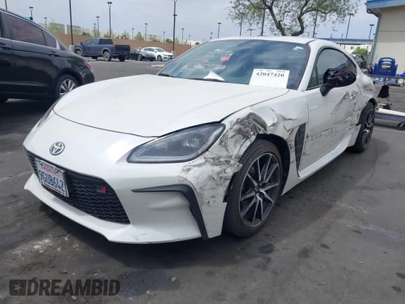 ✅ 2023 Toyota 86 • VIN: JF1ZNBC13P8760174 • Lot: 42047420. Listed on IAAI with 14,878 mi. Free auction sales archive from the USA and detailed vehicle history report at DreamBid. Image 17.