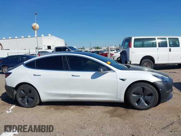 ✅ 2020 Tesla Model 3 Standard Range Plus • VIN: 5YJ3E1EA4LF613671 • Лот: 43577298. Опубликован ранее на IAAI с пробегом 83 874 миль. Бесплатный доступ к архиву аукционных продаж из США и подробный отчёт об истории автомобиля на DreamBid. Изображение 12.