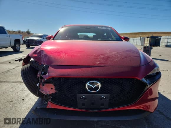 ✅ 2023 Mazda 3 S Premium • VIN: JM1BPBMM8P1616417 • Лот: 91667185. Опубликован ранее на Copart с пробегом Не указан. Бесплатный доступ к архиву аукционных продаж из США и подробный отчёт об истории автомобиля на DreamBid. Изображение 5.