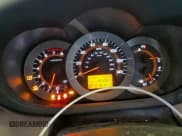 ✅ 2006 Toyota RAV4 Limited • VIN: JTMZD31V165015383 • Лот: 95161335. Опубликован ранее на Copart с пробегом 181 081 миль. Бесплатный доступ к архиву аукционных продаж из США и подробный отчёт об истории автомобиля на DreamBid. Изображение 9.