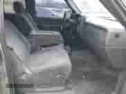 ✅ 2001 Chevrolet Silverado 1500 LT • VIN: 2GCEC19T711249322 • Lot: 41556311. Wystawiony na IAAI z przebiegiem 200 237 mil mil. Skorzystaj z bezpłatnego archiwum sprzedaży aukcyjnych z USA i zobacz szczegółowy raport historii pojazdu na DreamBid. Zdjęcie 5.