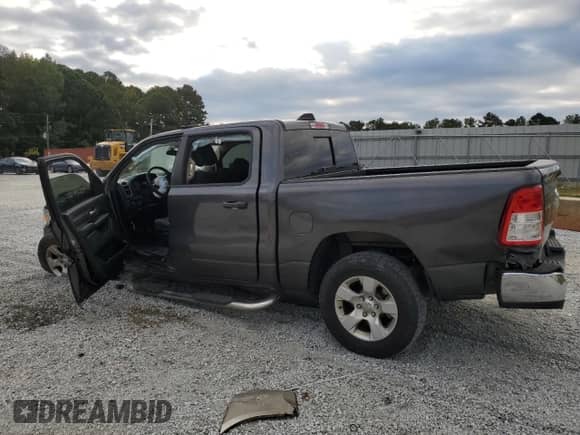 2020 Ram 1500 Tradesman z VIN 1C6RREGTXLN237345, wystawiony jako Copart lot #71566015 z przebiegiem 69 685 mil mil oraz Szkoda całkowita • Salvage title. Historia ofert i sprzedaży dostępna na DreamBid. Obrazek 2.