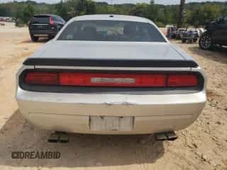 2010 Dodge Challenger SE z VIN 2B3CJ4DV3AH133650, wystawiony jako Copart lot #70390264 z przebiegiem 277 192 mil mil oraz Szkoda całkowita • Salvage title. Historia ofert i sprzedaży dostępna na DreamBid. Obrazek 6.