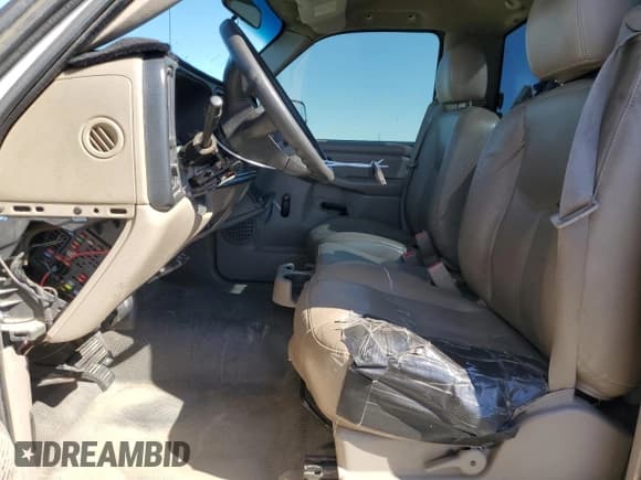 ✅ 2005 Chevrolet Silverado 2500HD Work Truck • VIN: 1GCHC24U55E215323 • Лот: 48371095. Опубликован ранее на Copart с пробегом Не указан. Бесплатный доступ к архиву аукционных продаж из США и подробный отчёт об истории автомобиля на DreamBid. Изображение 7.