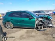 ✅ 2022 Porsche Cayenne E-Hybrid • VIN: WP1AE2AY7NDA26826 • Lot: 41669548. Wystawiony na IAAI z przebiegiem 22 644 mil. Bezpłatny archiwum sprzedaży aukcyjnych z USA i szczegółowy raport historii pojazdu na DreamBid. Zdjęcie 13.