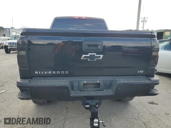 ✅ 2015 Chevrolet Silverado 2500HD LTZ • VIN: 1GC1KWE89FF192363 • Lot: 84362815. Wystawiony na Copart z przebiegiem 176 097 mil. Bezpłatny archiwum sprzedaży aukcyjnych z USA i szczegółowy raport historii pojazdu na DreamBid. Zdjęcie 6.