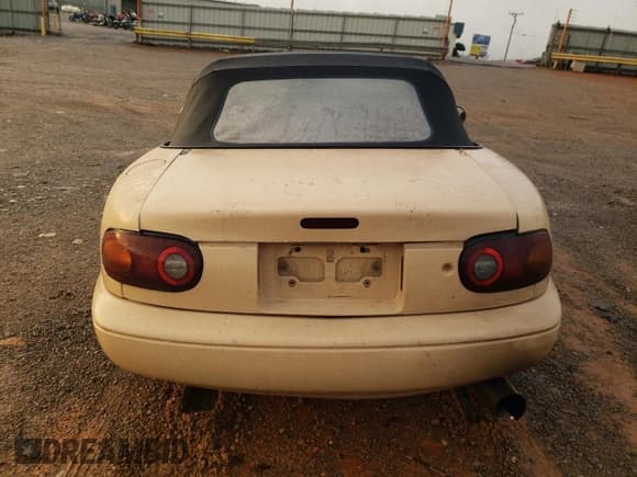 ✅ 1997 Mazda MX-5 Miata • VIN: JM1NA3538V0733251 • Lot: 84046925. Wystawiony na Copart z przebiegiem 327 782 mil. Bezpłatny archiwum sprzedaży aukcyjnych z USA i szczegółowy raport historii pojazdu na DreamBid. Zdjęcie 6.