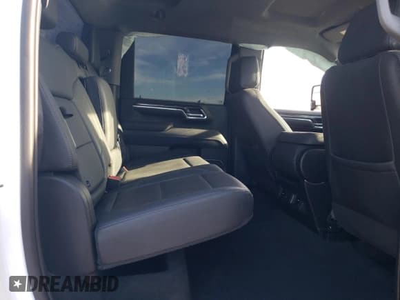 ✅ 2024 Chevrolet Silverado 2500HD • VIN: 2GC1YPEY6R1104854 • Lot: 49789305. Wystawiony na Copart z przebiegiem Nie podano. Bezpłatny archiwum sprzedaży aukcyjnych z USA i szczegółowy raport historii pojazdu na DreamBid. Zdjęcie 10.