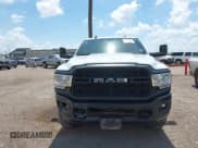 ✅ 2022 Ram 2500 Tradesman • VIN: 3C6UR5HJ4NG345415 • Lot: 42565756. Wystawiony na IAAI z przebiegiem 131 495 mil. Bezpłatny archiwum sprzedaży aukcyjnych z USA i szczegółowy raport historii pojazdu na DreamBid. Zdjęcie 12.