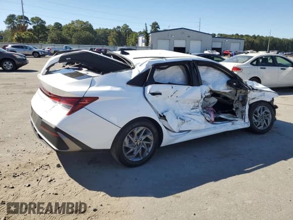 ✅ 2024 Hyundai Elantra SEL • VIN: KMHLM4DG8RU764986 • Lot: 89562565. Wystawiony na Copart z przebiegiem 10 070 mil. Bezpłatny archiwum sprzedaży aukcyjnych z USA i szczegółowy raport historii pojazdu na DreamBid. Zdjęcie 3.