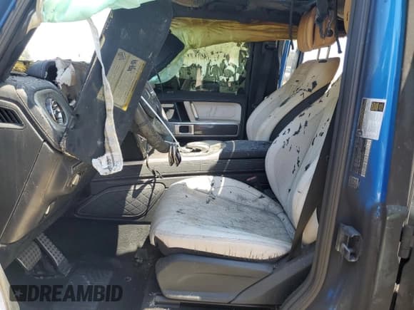 ✅ 2023 Mercedes-Benz G 63 AMG • VIN: W1NYC7HJ2PX476857 • Lot: 53809805. Wystawiony na Copart z przebiegiem Nie podano. Bezpłatny archiwum sprzedaży aukcyjnych z USA i szczegółowy raport historii pojazdu na DreamBid. Zdjęcie 7.