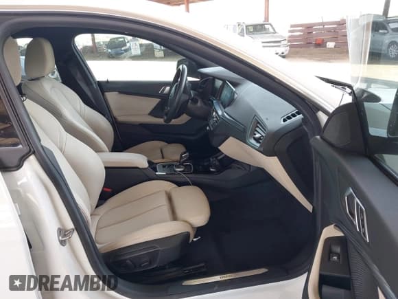 ✅ 2022 BMW 2 Series 228i • VIN: WBA53AK08N7K41185 • Lot: 42644493. Wystawiony na IAAI z przebiegiem 54 144 mil. Bezpłatny archiwum sprzedaży aukcyjnych z USA i szczegółowy raport historii pojazdu na DreamBid. Zdjęcie 5.