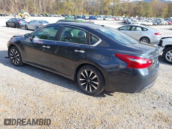 ✅ 2018 Nissan Altima S • VIN: 1N4AL3AP2JC166342 • Лот: 43585540. Опубликован ранее на IAAI с пробегом 122 450 миль. Бесплатный доступ к архиву аукционных продаж из США и подробный отчёт об истории автомобиля на DreamBid. Изображение 3.