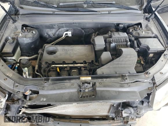 ✅ 2010 Hyundai Santa Fe GLS • VIN: 5NMSG3AB0AH381324 • Lot: 71398084. Listed on Copart with 87,001 mi. Free auction sales archive from the USA and detailed vehicle history report at DreamBid. Image 12.