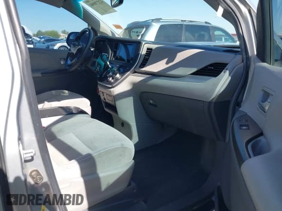 ✅ 2016 Toyota Sienna LE AAS • VIN: 5TDKK3DC3GS697681 • Lot: 42270904. Listed on IAAI with 108,586 mi. Free auction sales archive from the USA and detailed vehicle history report at DreamBid. Image 5.