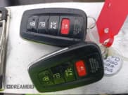 ✅ 2020 Toyota Prius Limited • VIN: JTDKARFP0L3139692 • Lot: 43708760. Wystawiony na IAAI z przebiegiem 34 445 mil. Bezpłatny archiwum sprzedaży aukcyjnych z USA i szczegółowy raport historii pojazdu na DreamBid. Zdjęcie 11.