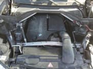 ✅ 2015 BMW X5 sDrive35i • VIN: 5UXKR2C59F0H40321 • Lot: 93063335. Wystawiony na Copart z przebiegiem 152 103 mil. Bezpłatny archiwum sprzedaży aukcyjnych z USA i szczegółowy raport historii pojazdu na DreamBid. Zdjęcie 12.