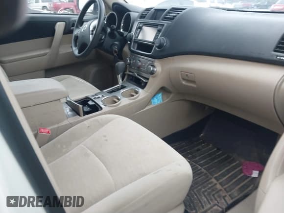 ✅ 2013 Toyota Highlander • VIN: 5TDZA3EH2DS035257 • Lot: 41606436. Listed on IAAI with 208,721 mi. Free auction sales archive from the USA and detailed vehicle history report at DreamBid. Image 5.