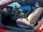 ✅ 2016 Ford Mustang GT Premium • VIN: 1FA6P8CF4G5301569 • Lot: 94654955. Wystawiony na Copart z przebiegiem 71 650 mil. Bezpłatny archiwum sprzedaży aukcyjnych z USA i szczegółowy raport historii pojazdu na DreamBid. Zdjęcie 7.