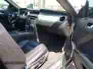 2014 Ford Mustang V6 с VIN 1ZVBP8EM1E5291808, выставлен на аукционе IAAI как лот 42353380 с пробегом 87 733 миль миль и . История ставок и продаж доступна на DreamBid. Изображение 5.