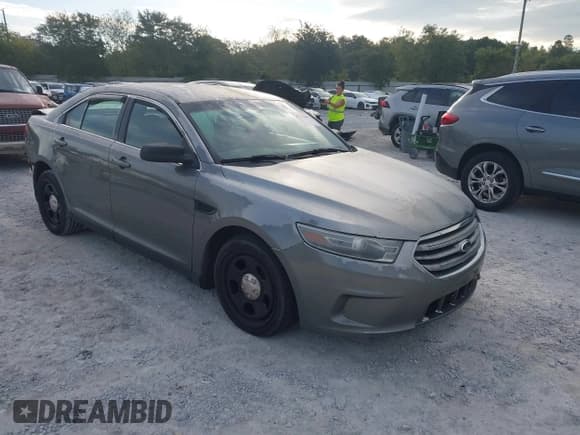 ✅ 2013 Ford Police Interceptor • VIN: 1FAHP2M8XDG126749 • Lot: 43332080. Wystawiony na IAAI z przebiegiem 131 600 mil. Bezpłatny archiwum sprzedaży aukcyjnych z USA i szczegółowy raport historii pojazdu na DreamBid. Zdjęcie 1.