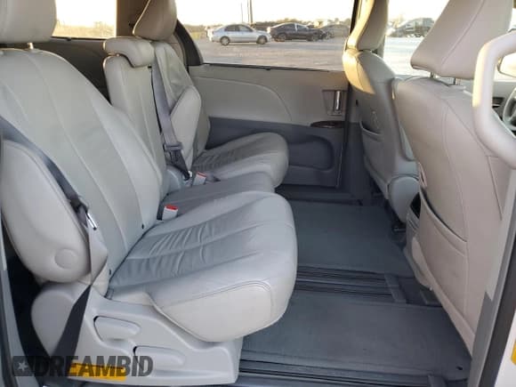 ✅ 2014 Toyota Sienna XLE • VIN: 5TDYK3DCXES410103 • Lot: 85434735. Listed on Copart with 135,876 mi. Free auction sales archive from the USA and detailed vehicle history report at DreamBid. Image 11.