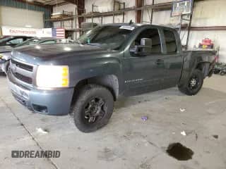 2007 Chevrolet Silverado 1500 1LT z VIN 1GCEK19067E507250, wystawiony jako Copart lot #86058495 z przebiegiem 307 396 mil mil oraz Szkoda całkowita • Salvage title. Historia ofert i sprzedaży dostępna na DreamBid. Obrazek 1.