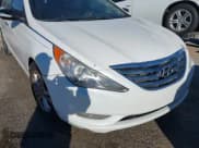 ✅ 2013 Hyundai Sonata SE • VIN: 5NPEC4AC4DH685867 • Lot: 43403812. Wystawiony na IAAI z przebiegiem 233 190 mil. Bezpłatny archiwum sprzedaży aukcyjnych z USA i szczegółowy raport historii pojazdu na DreamBid. Zdjęcie 12.