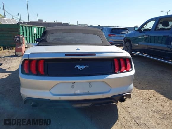 ✅ 2019 Ford Mustang EcoBoost • VIN: 1FATP8UH9K5149249 • Лот: 43347960. Опубликован ранее на IAAI с пробегом 89 226 миль. Бесплатный доступ к архиву аукционных продаж из США и подробный отчёт об истории автомобиля на DreamBid. Изображение 15.