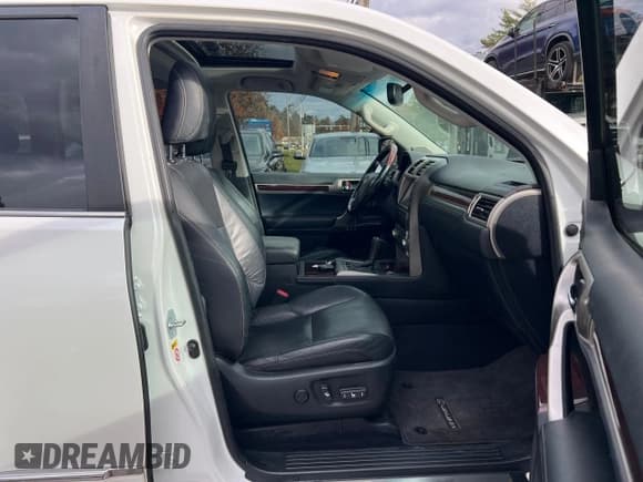 ✅ 2018 Lexus GX 460 • VIN: JTJBM7FX2J5186068 • Lot: 85415365. Listed on Copart with 167,709 mi. Free auction sales archive from the USA and detailed vehicle history report at DreamBid. Image 5.