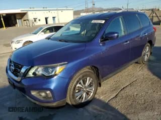 ✅ 2020 Nissan Pathfinder S • VIN: 5N1DR2AN1LC583996 • Lot: 92283755. Wystawiony na Copart z przebiegiem 105 537 mil. Bezpłatny archiwum sprzedaży aukcyjnych z USA i szczegółowy raport historii pojazdu na DreamBid. Zdjęcie 1.