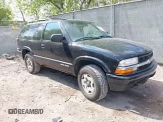 2003 Chevrolet Blazer LS z VIN 1GNCT18X83K145413, wystawiony jako IAAI lot #42239223 z przebiegiem 161 632 mil mil oraz . Historia ofert i sprzedaży dostępna na DreamBid. Obrazek 1.
