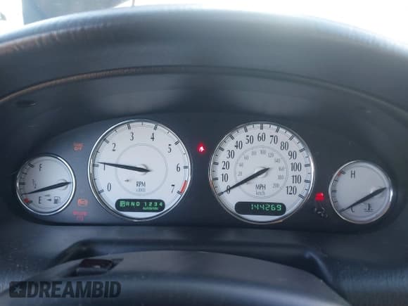 ✅ 2002 Chrysler 300M M • VIN: 2C3HE66G22H155440 • Lot: 41517230. Wystawiony na IAAI z przebiegiem 144 269 mil. Bezpłatny archiwum sprzedaży aukcyjnych z USA i szczegółowy raport historii pojazdu na DreamBid. Zdjęcie 7.