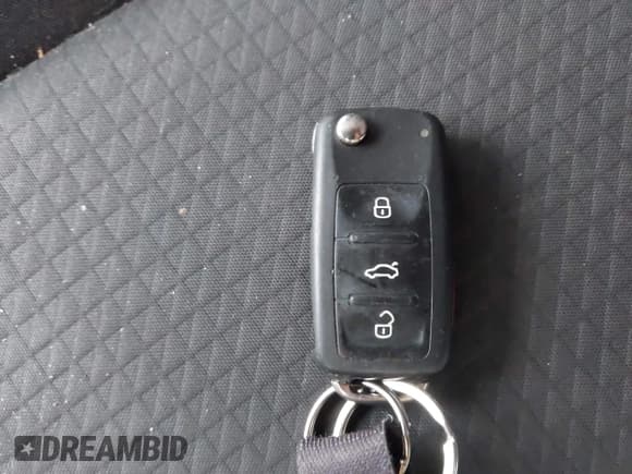 ✅ 2015 Volkswagen Jetta SE • VIN: 3VWD17AJ3FM298805 • Lot: 43700047. Wystawiony na IAAI z przebiegiem 131 342 mil. Bezpłatny archiwum sprzedaży aukcyjnych z USA i szczegółowy raport historii pojazdu na DreamBid. Zdjęcie 11.